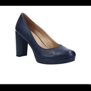 Brand new  BIANCA  Navy leather 8 1/2 M
